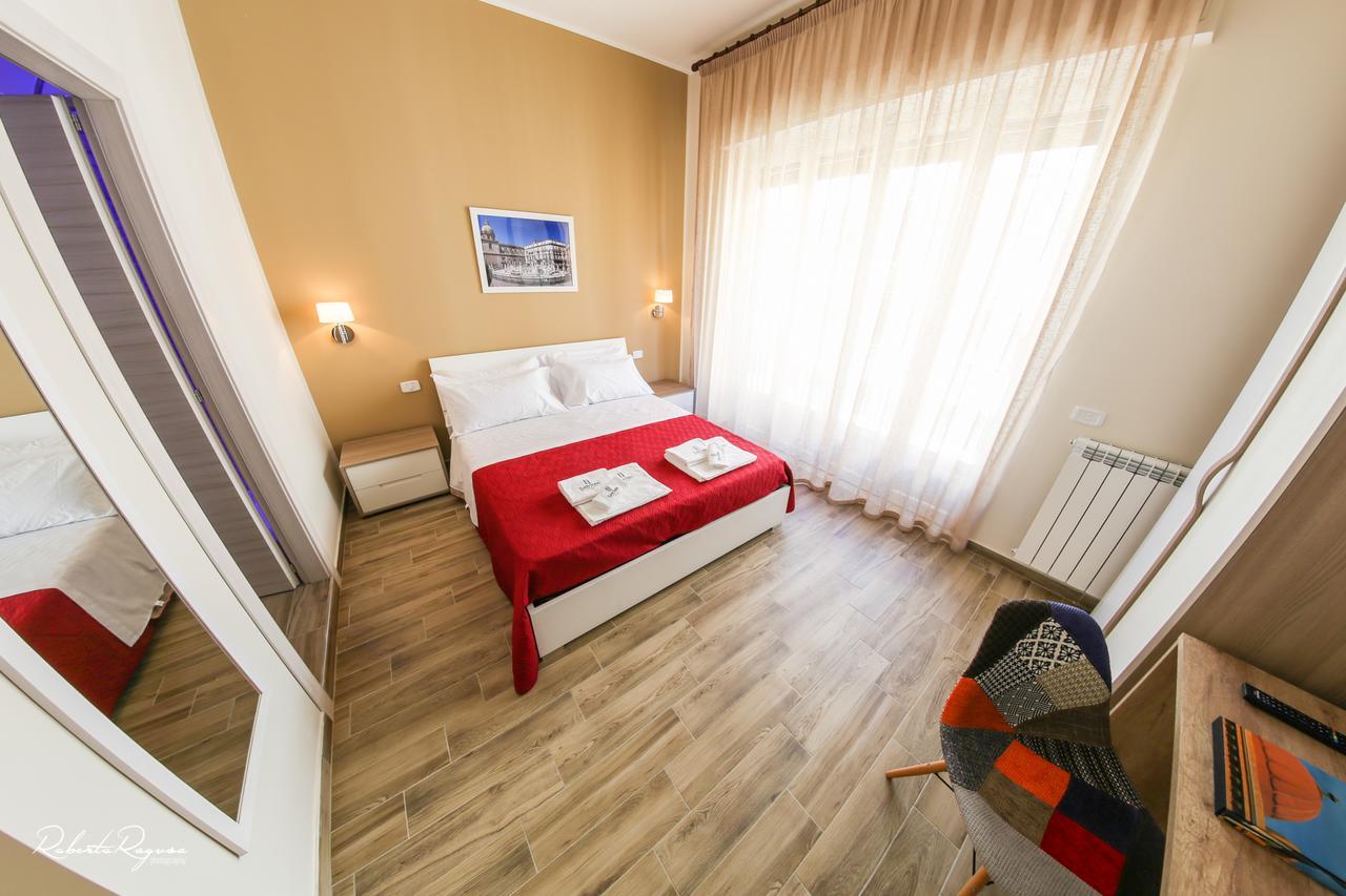 Quinto Stabile Rooms&Suite パレルモ エクステリア 写真